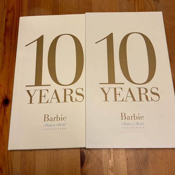 Barbie Fashion Model 10 Years Anniversary Book NRFB Gold Label - Picture 2 of 9